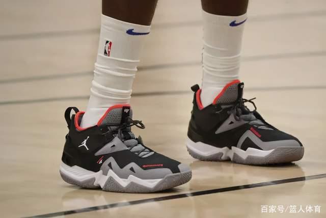 比尔25分太阳力克76人止4连败 活塞险胜开拓者