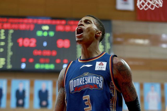 詹姆斯32+14+10浓眉31+9 湖人力克国王三连胜