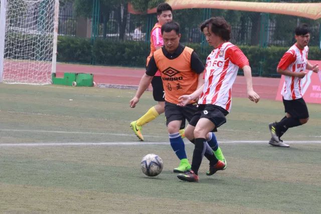 高尔夫球重庆女子公开赛挥杆 首轮彭严萱63杆破纪录领先高尔夫球重庆女子公开赛挥杆 首轮彭严萱63杆破纪录领先